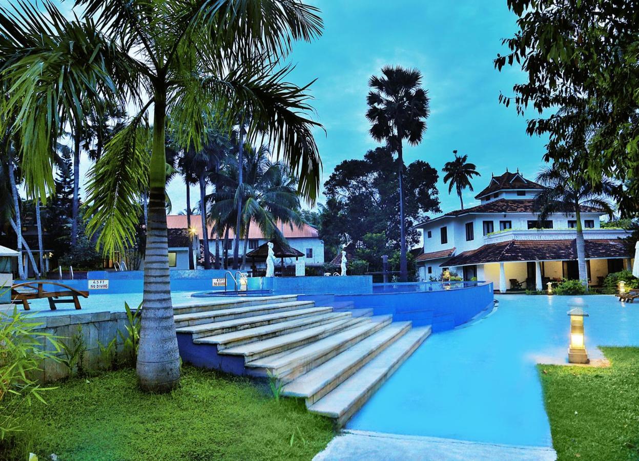 Estuary Sarovar Premiere Poovar Island Exterior photo
